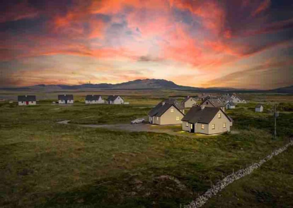 Pink Cottage Ballyconneely Eksteriør billede