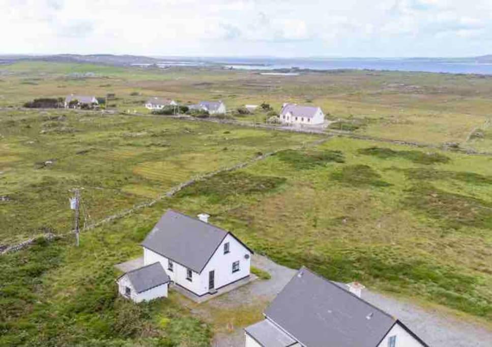 Pink Cottage Ballyconneely Eksteriør billede